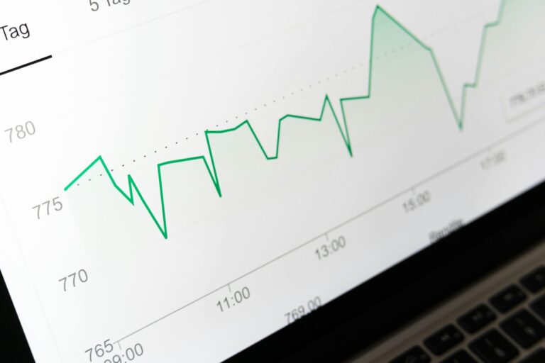 Глубокое погружение в Google Analytics. Сегменты - это волшебные очки, которые показывают разные миры в одном трафике.