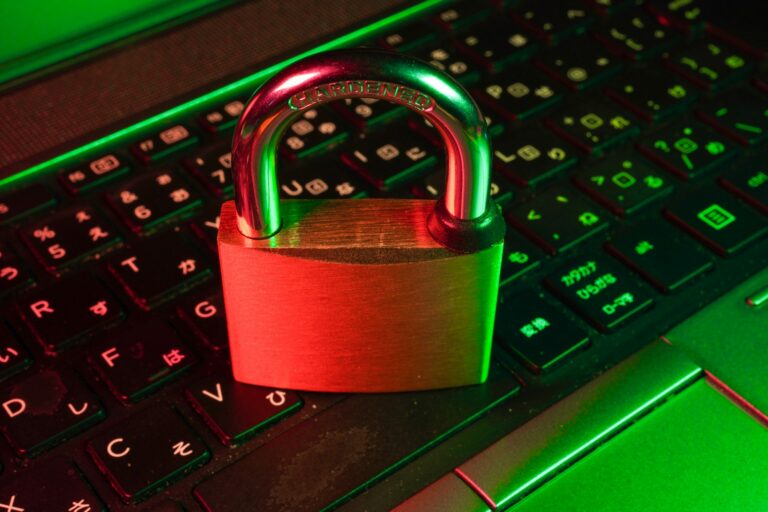 Переход на HTTPS для клиента - как смена официального языка в государстве. Нужно обновить все «вывески» (ссылки) и «документы» (ресурсы).